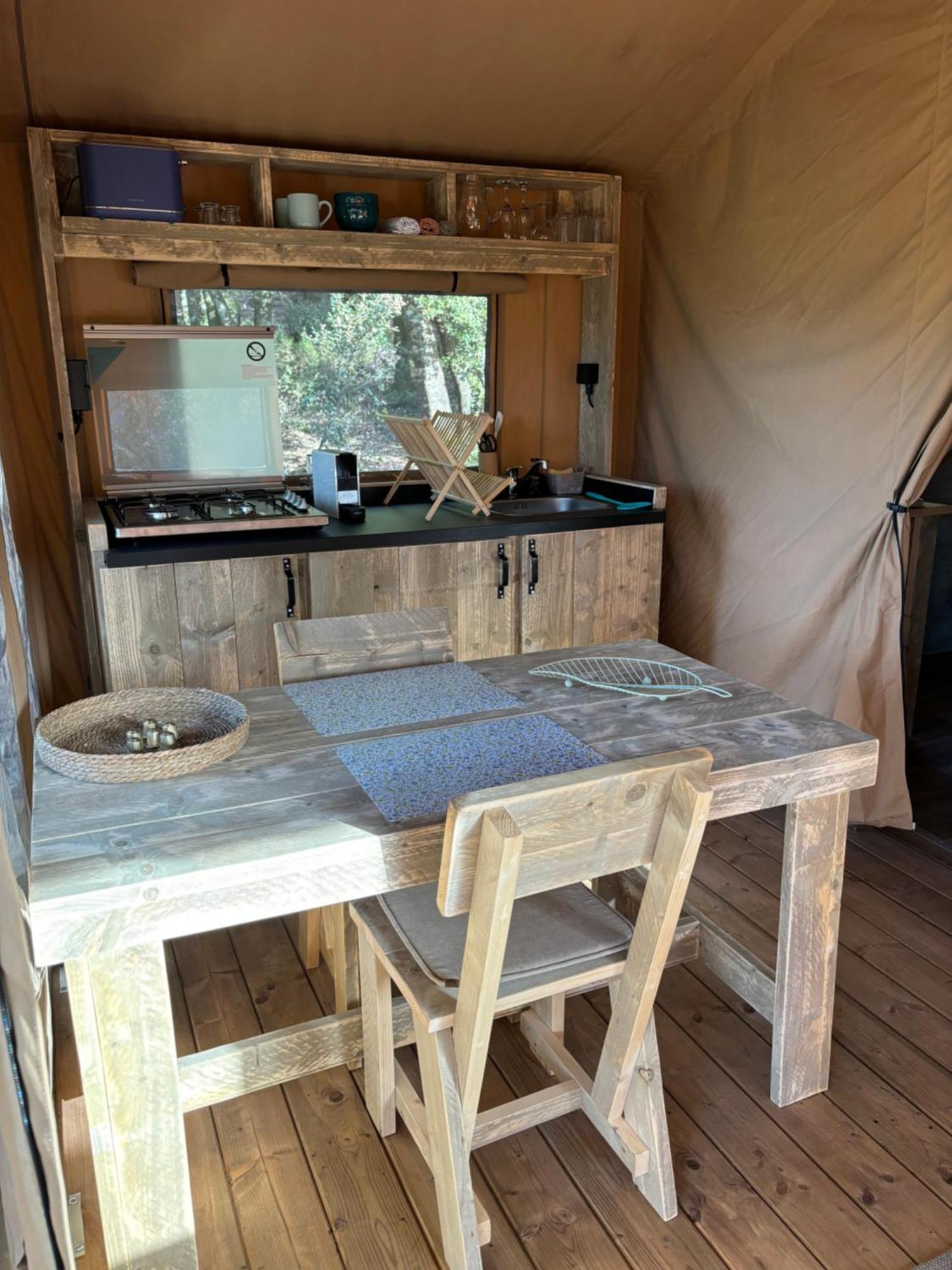 A Nassa Luxury tent Olivese