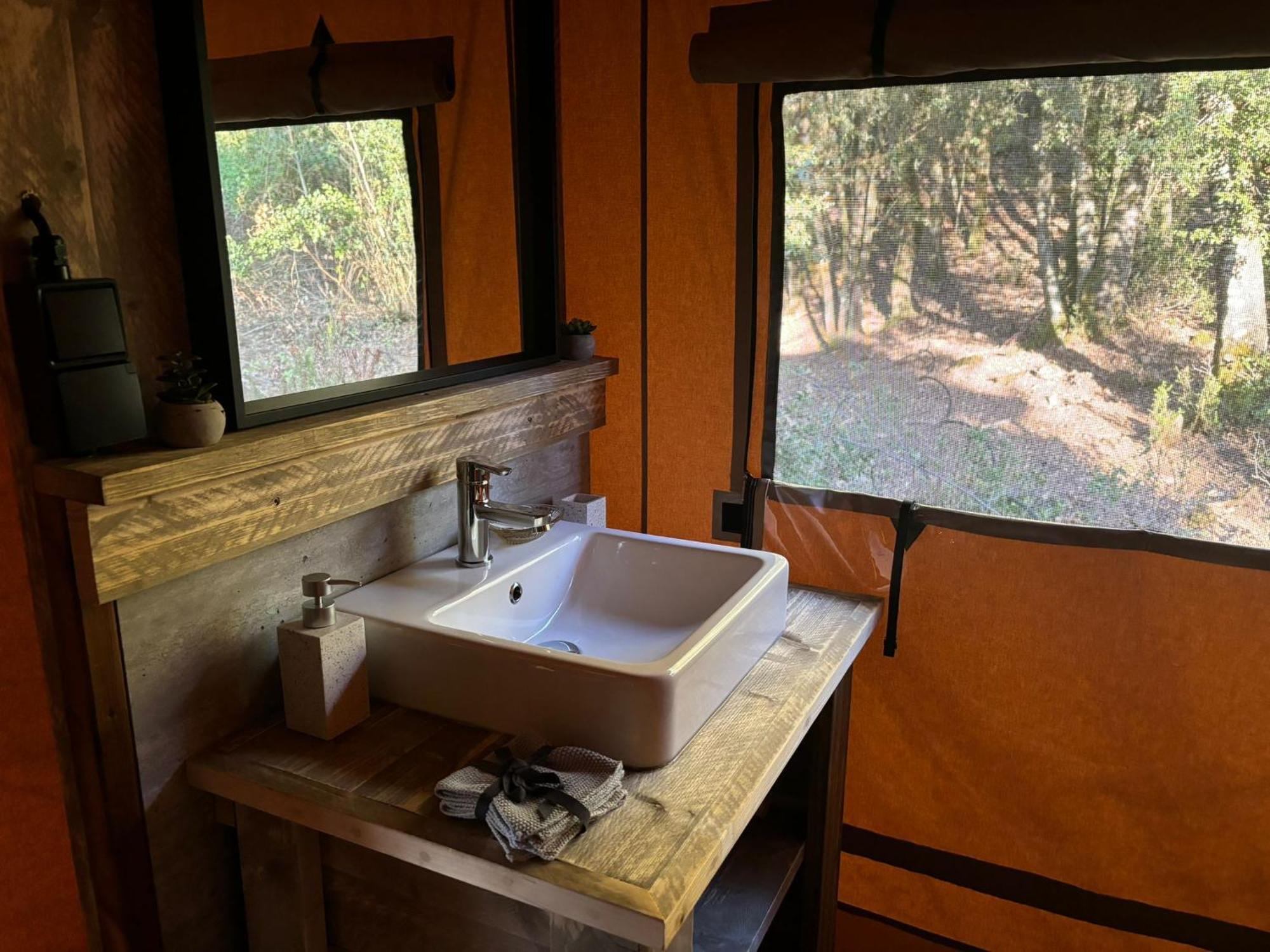 A Nassa Luxury tent Olivese
